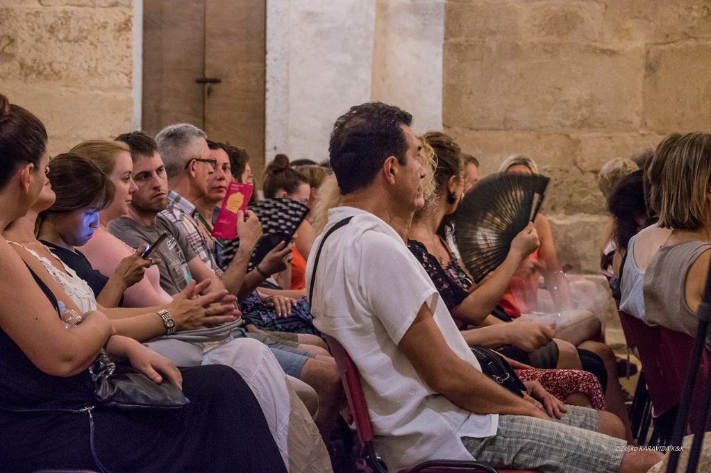 Violinist Martin Draušnik i gitarist Krešimir Bedek u Sv. Donatu izveli program “Paganini i gitara” Violinist Martin Draušnik i gitarist Krešimir Bedek u Sv. Donatu izveli program “Paganini i gitara”