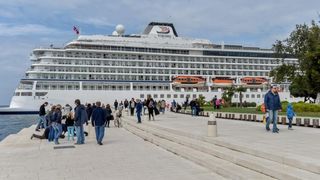 Kruzer Viking Sea na Veliku subotu u Zadar uplovio s oko tisuću turista. Foto: Dino Stanin/PIXSELL Kruzer Viking Sea na Veliku subotu u Zadar uplovio s oko tisuću turista. Foto: Dino Stanin/PIXSELL