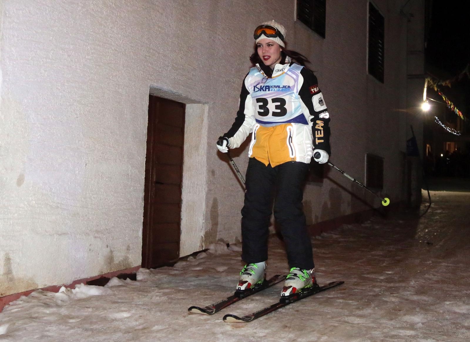 Svjetska atrakcija u Velom Ižu: Održana “Iška kraljica”- prva povijesna skijaška utrka na hrvatskim školjima Svjetska atrakcija u Velom Ižu: Održana “Iška kraljica”- prva povijesna skijaška utrka na hrvatskim školjima