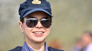 Policajka Petra Mitrović pružila je prvu pomoć unesrećenom motociklistu i bila uz njega do dolaska GSS-a koji ga je izvukla iz provalije. Photo: Dino Stanin/PIXSELL Policajka Petra Mitrović pružila je prvu pomoć unesrećenom motociklistu i bila uz njega do dolaska GSS-a koji ga je izvukla iz provalije. Photo: Dino Stanin/PIXSELL