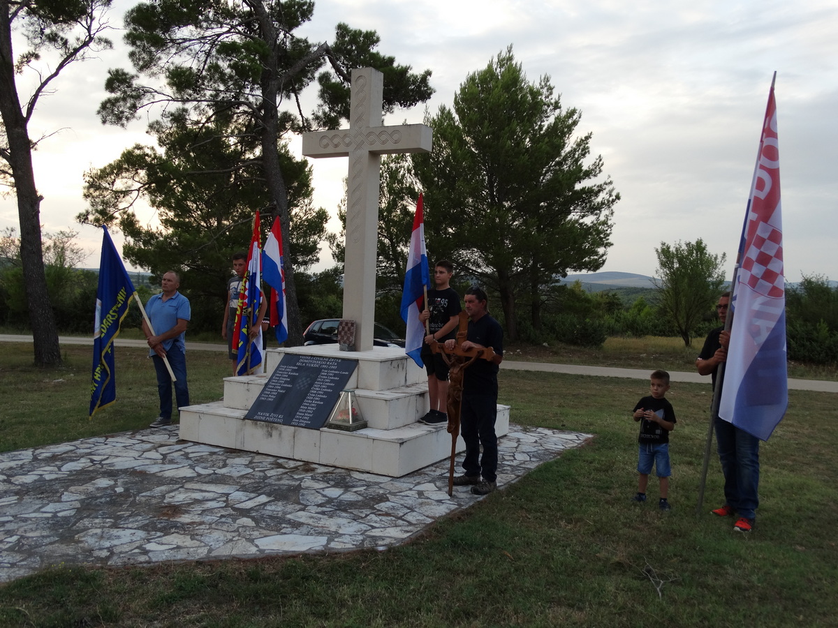 Molitvena hodnja “Koracima nade u istinu”, tradicija koja ne blijedi Molitvena hodnja “Koracima nade u istinu”, tradicija koja ne blijedi