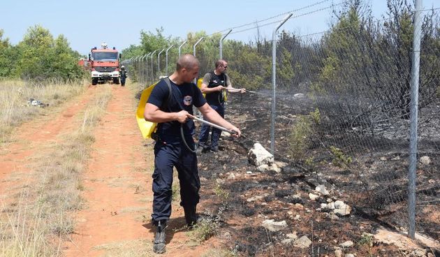 Zračne snage angažirane cijeloga dana u gašenju požara