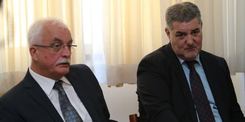Uz prisustvo splitsko-dalmatinskog zupana Zlatka Zevrnje, ministra graditeljstva i prostornog ure?enja Lovre Kuscevica i ravnatelja KBC Split prim. dr. sc. Ive Jurica, odrzana je prezentacija projekta energetske obnove KBC Split – Bolnica Firule vrijedna Uz prisustvo splitsko-dalmatinskog zupana Zlatka Zevrnje, ministra graditeljstva i prostornog ure?enja Lovre Kuscevica i ravnatelja KBC Split prim. dr. sc. Ive Jurica, odrzana je prezentacija projekta energetske obnove KBC Split – Bolnica Firule vrijedna