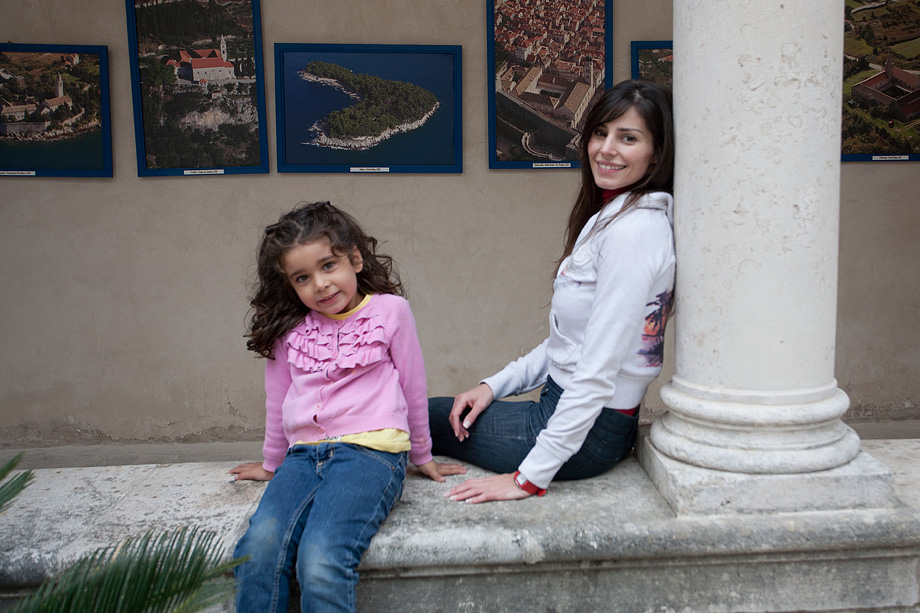 Top model Lorena Dias Terezinho i njena sestra Mara Dias, pronašle davno izgubljenu obitelj u Bibinjama, foto: Leo Banić Top model Lorena Dias Terezinho i njena sestra Mara Dias, pronašle davno izgubljenu obitelj u Bibinjama, foto: Leo Banić