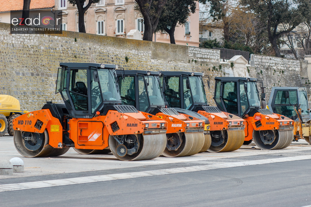 Đir po gradu, ponedjeljak 26. veljače 2018. Valjak, Valjci Hamm Đir po gradu, ponedjeljak 26. veljače 2018. Valjak, Valjci Hamm
