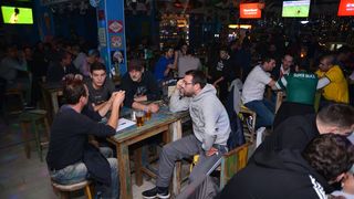 Famous Bar: 1. kolo Lige sportskog kviza “Nogometne ikone” 27. listopada 2016. Foto. Iva Perinčić Famous Bar: 1. kolo Lige sportskog kviza “Nogometne ikone” 27. listopada 2016. Foto. Iva Perinčić