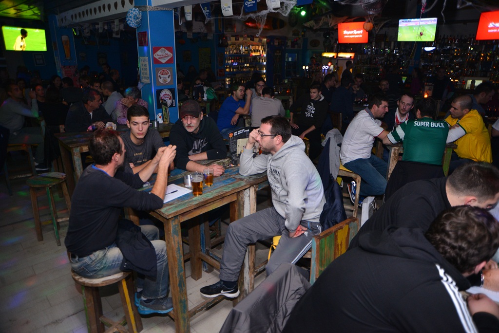 Famous Bar: 1. kolo Lige sportskog kviza “Nogometne ikone” 27. listopada 2016. Foto. Iva Perinčić Famous Bar: 1. kolo Lige sportskog kviza “Nogometne ikone” 27. listopada 2016. Foto. Iva Perinčić