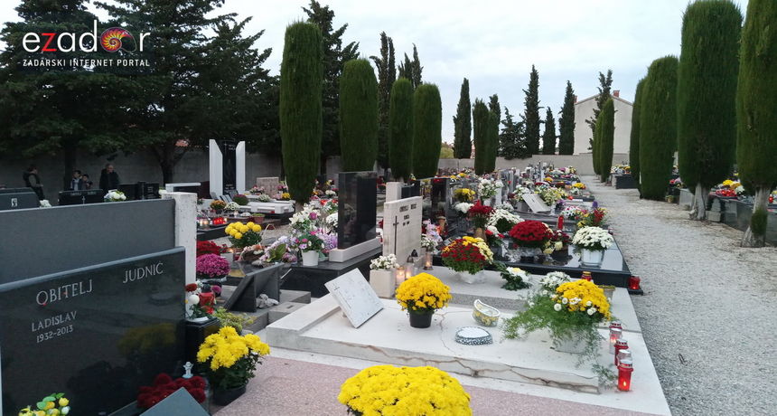Groblje Belafuža u Zadru na blagdan Svih Svetih