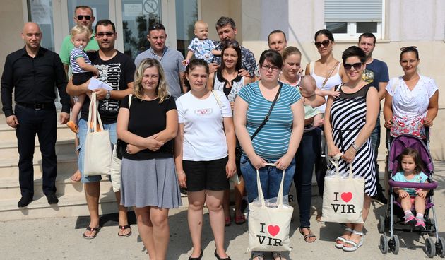 Vir: Dodjela potpore za opremu novorođenčadi