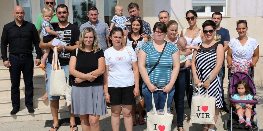 Vir: Dodjela potpore za opremu novorođenčadi