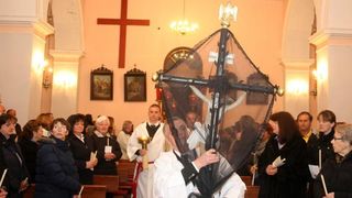 Koncertom bratovštine Presvetog oltarskog sakramenta župe Marijina Uznesenja iz Jelse na otoku Hvaru, obilježene su pjesme Velikog tjedna i procesija Za Križen, Foto: Dino Stanin/PIXSELL