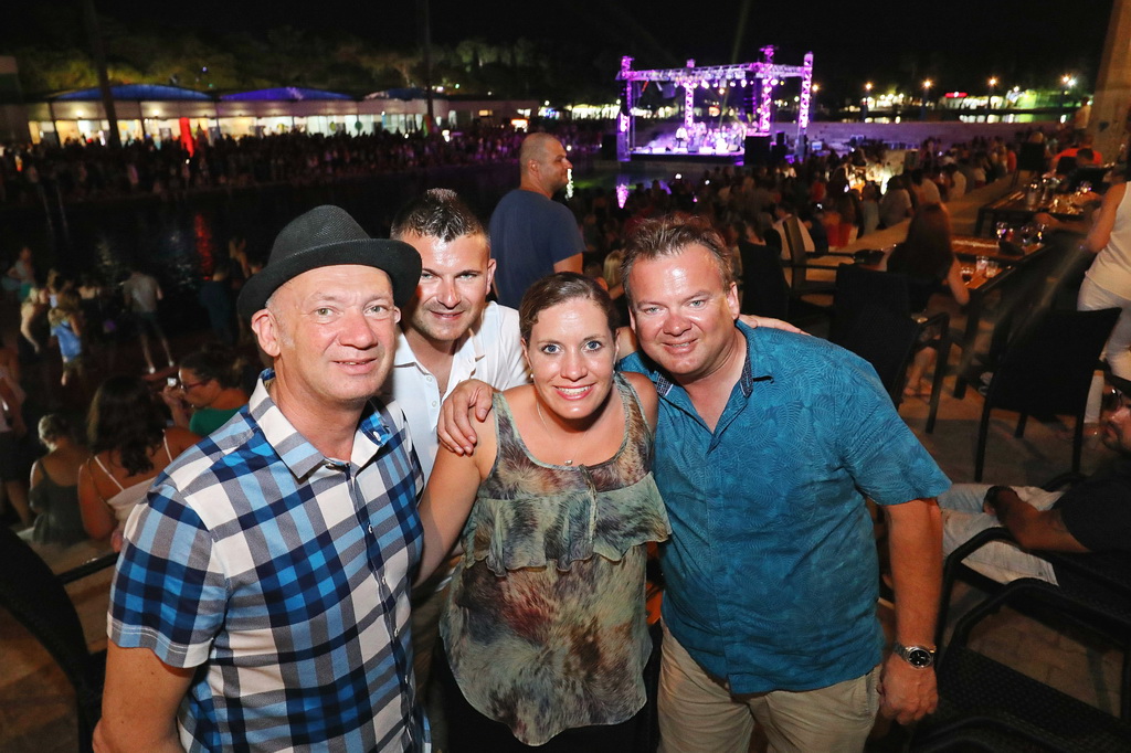 Fenomenalni Petar Grašo raspjevao i rasplesao Biograd Fenomenalni Petar Grašo raspjevao i rasplesao Biograd