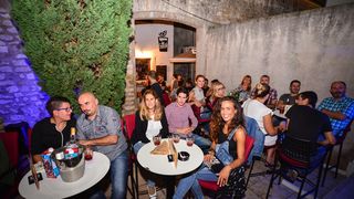 Klapa Contra oduševila u Teatro Baru i Zlatnom kutiću. Foto: Iva Perinčić Klapa Contra oduševila u Teatro Baru i Zlatnom kutiću. Foto: Iva Perinčić