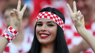 Veseli hrvatski navijači u kockicama ispunili Baltik Arenu u Kalinjingradu Veseli hrvatski navijači u kockicama ispunili Baltik Arenu u Kalinjingradu