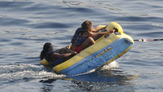 Dubrovnik, 180809.
Jedna od najpopularnijih svjetskih pjevacica Beyonce Knowles u pratnji supruga, americkog repera i producenta Jay-Z-a odmara se na luksuznoj jahti Va bene usidrenoj ispred dubrovackog hotela Argentina.
Na fotografiji: Beyonce s prijatel Dubrovnik, 180809.
Jedna od najpopularnijih svjetskih pjevacica Beyonce Knowles u pratnji supruga, americkog repera i producenta Jay-Z-a odmara se na luksuznoj jahti Va bene usidrenoj ispred dubrovackog hotela Argentina.
Na fotografiji: Beyonce s prijatel