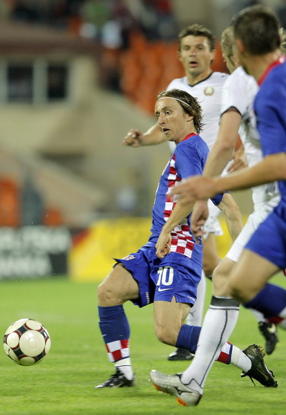 Minsk, 120809.
Stadion Dinamo Minsk
Kvalifikacijska nogometna utakmica za Svjetsko nogometno prvenstvo 2010. Bjelorusija – Hrvatska.
Na fotografiji: Luka Modric.
Foto : Jakov Prkic / Cropix Minsk, 120809.
Stadion Dinamo Minsk
Kvalifikacijska nogometna utakmica za Svjetsko nogometno prvenstvo 2010. Bjelorusija – Hrvatska.
Na fotografiji: Luka Modric.
Foto : Jakov Prkic / Cropix