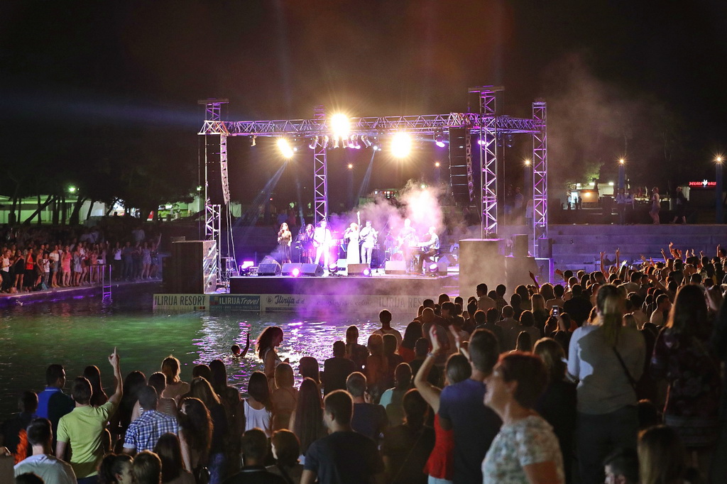 Čudesna Doris Dragović oduševila u Biogradu na Moru Čudesna Doris Dragović oduševila u Biogradu na Moru