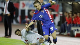 Minsk, 120809. Stadion Dinamo Minsk Kvalifikacijska nogometna utakmica za Svjetsko nogometno prvenstvo 2010. Bjelorusija – Hrvatska. Na fotografiji: Luka Modric. Foto : Jakov Prkic / Cropix Minsk, 120809. Stadion Dinamo Minsk Kvalifikacijska nogometna utakmica za Svjetsko nogometno prvenstvo 2010. Bjelorusija – Hrvatska. Na fotografiji: Luka Modric. Foto : Jakov Prkic / Cropix