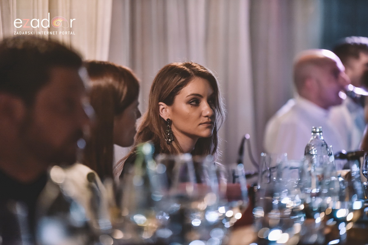 Uskrs u Harbor Cookhouse & Clubu uz klapu Iskon Uskrs u Harbor Cookhouse & Clubu uz klapu Iskon