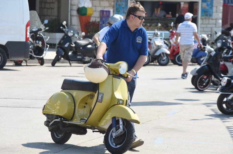 U Biogradu na moru zapoceo je Vespa World Days 2015 koji traje od 11-14. lipnja. Ocekuje se dolazak 5000 vozaca iz 32 zemlje. Photo: Hrvoje Jelavic/PIXSELL U Biogradu na moru zapoceo je Vespa World Days 2015 koji traje od 11-14. lipnja. Ocekuje se dolazak 5000 vozaca iz 32 zemlje. Photo: Hrvoje Jelavic/PIXSELL