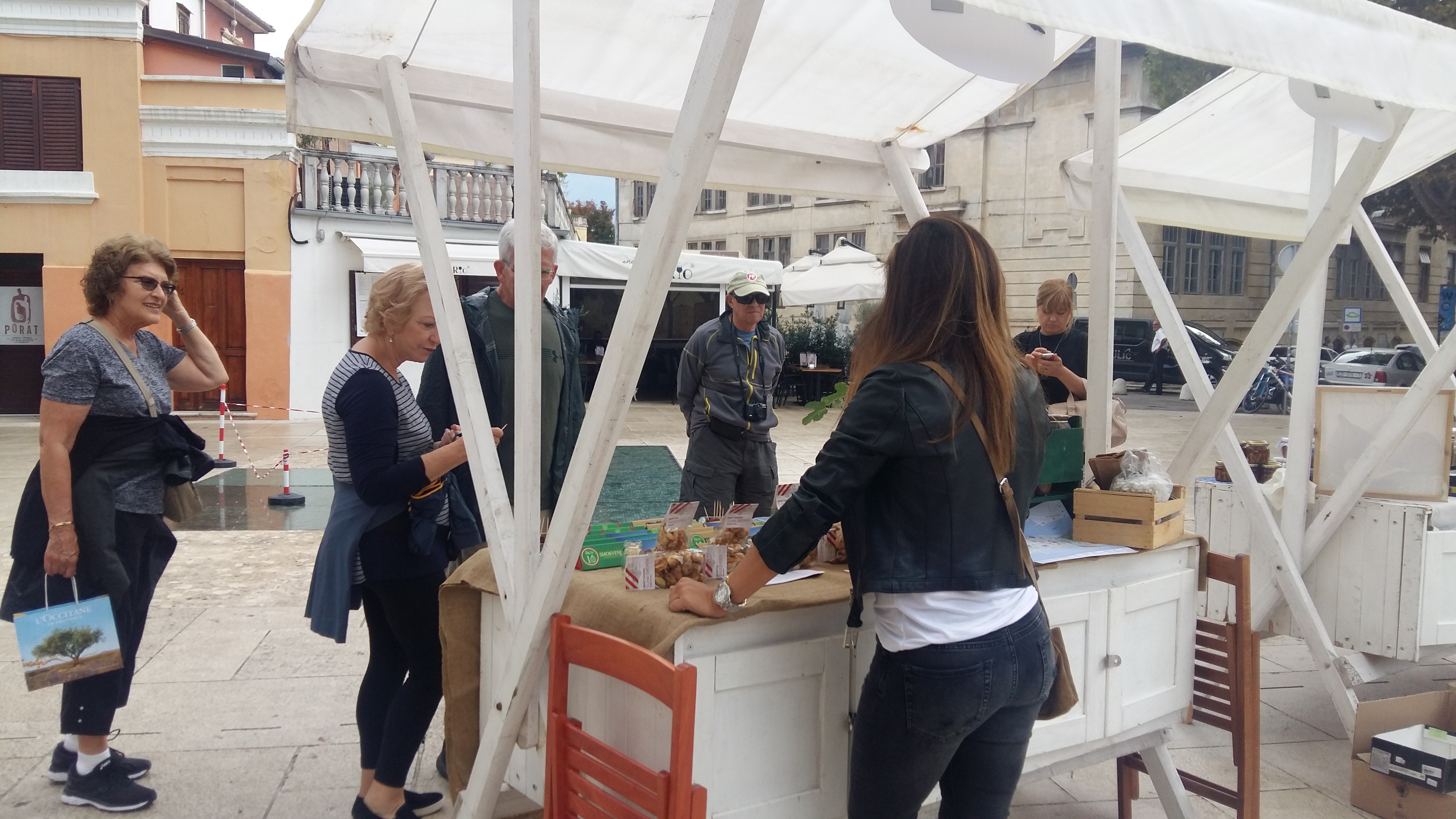 Sajam smokava na Trgu Petra Zoranića Sajam smokava na Trgu Petra Zoranića