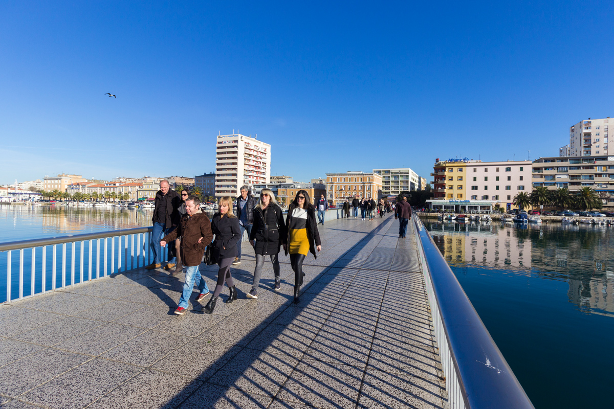 Badnjak 2016: Blagdanski đir po gradu 24. prosinca Badnjak 2016: Blagdanski đir po gradu 24. prosinca