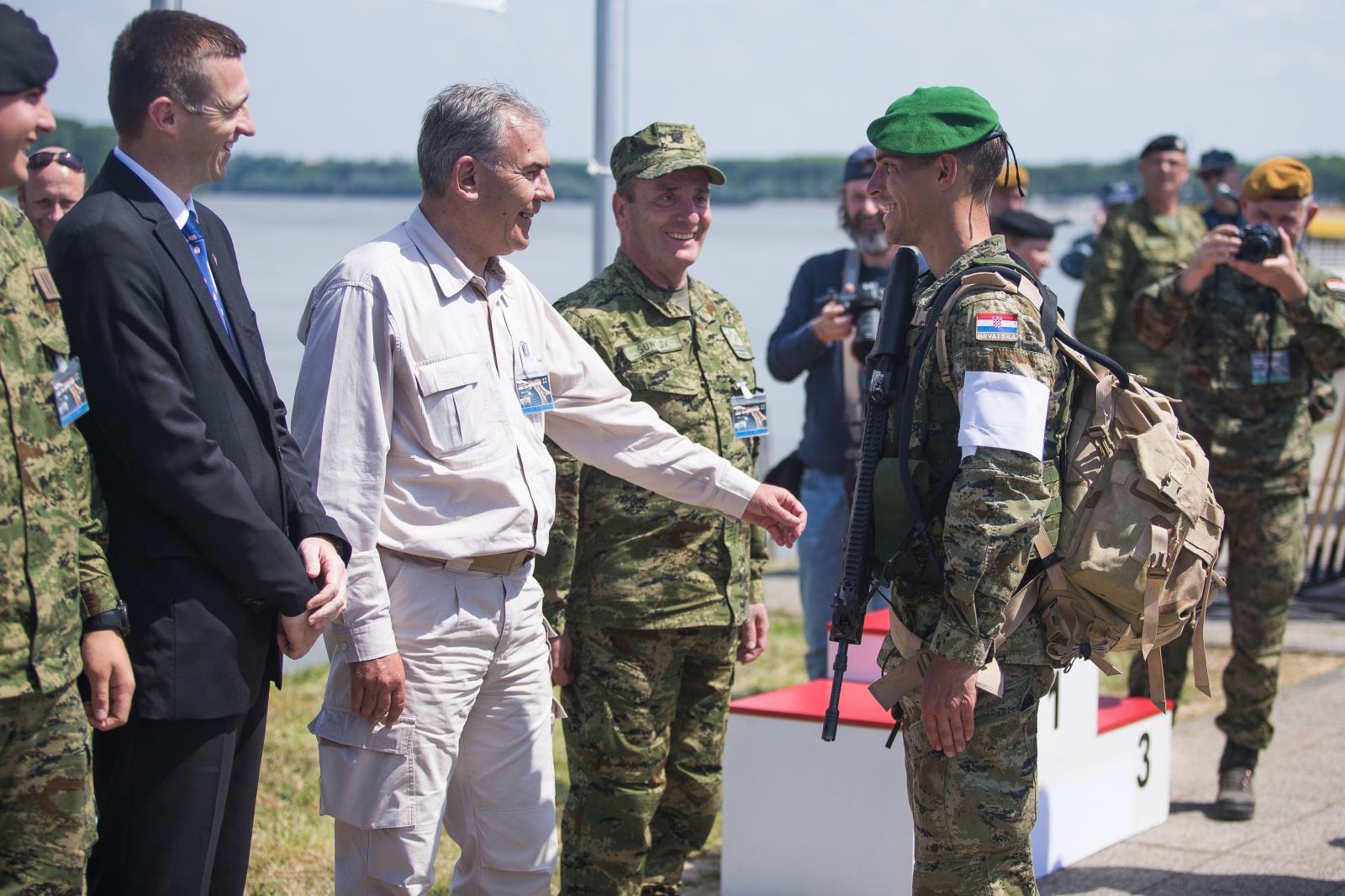Ante Jović ponio titulu najspremnijeg vojnika na godišnjem natjecanju Hrvatske vojske Ante Jović ponio titulu najspremnijeg vojnika na godišnjem natjecanju Hrvatske vojske