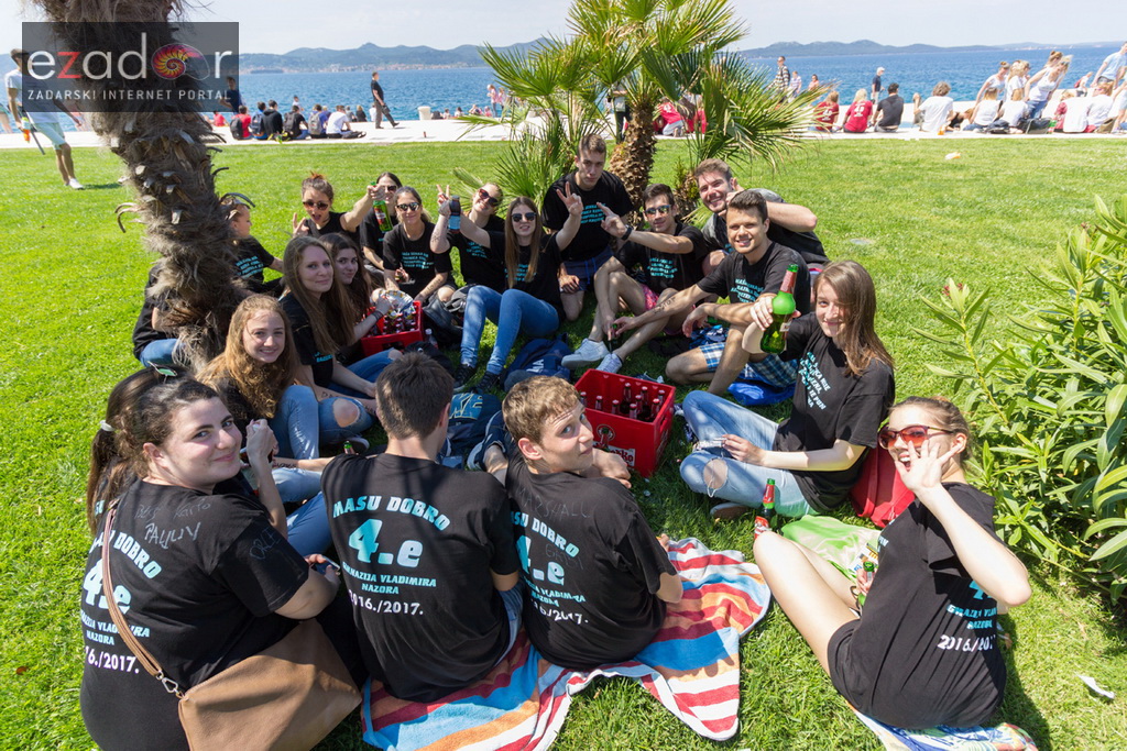 Ludijada zadarskih maturanata na Pozdravu suncu i Morskim orguljama