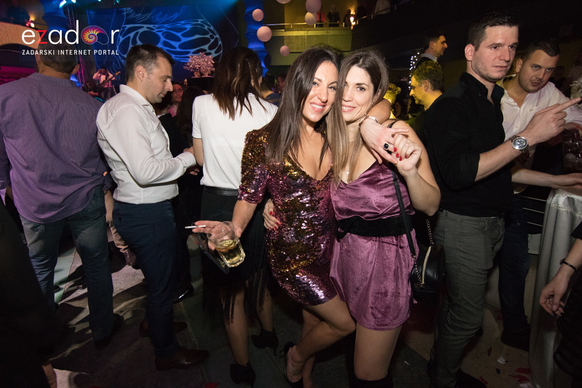 Ludnica u Saturnusu: Najbolji doček u svemiru i šire Ludnica u Saturnusu: Najbolji doček u svemiru i šire