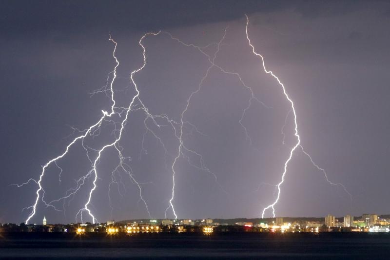 Zadarsko područje tijekom noći pogodilo je jako grmljavinsko nevrijeme, koje jse kasnije nastavilo obilno kišom u jutarnjim satima. Photo: Borna Filić/PIXSELL Zadarsko područje tijekom noći pogodilo je jako grmljavinsko nevrijeme, koje jse kasnije nastavilo obilno kišom u jutarnjim satima. Photo: Borna Filić/PIXSELL