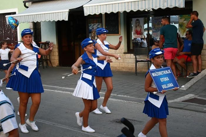 Tunuara 2016 – parada mažoretkinja, kuhanje brudeta & defile ribarica. Foto: Marija Cvetković