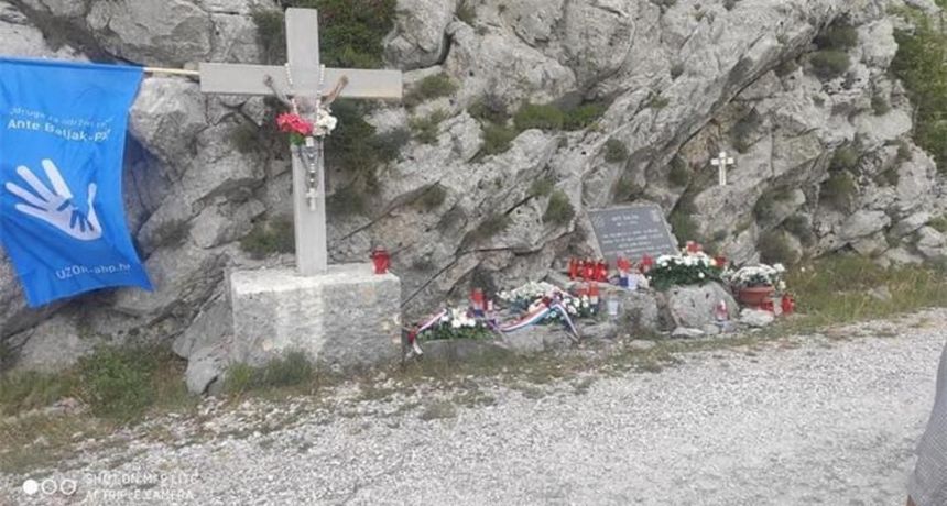 Obilježena 26. godišnjica stradavanja Ante Baljaka, policijskog službenika SJP Poskoci Obilježena 26. godišnjica stradavanja Ante Baljaka, policijskog službenika SJP Poskoci