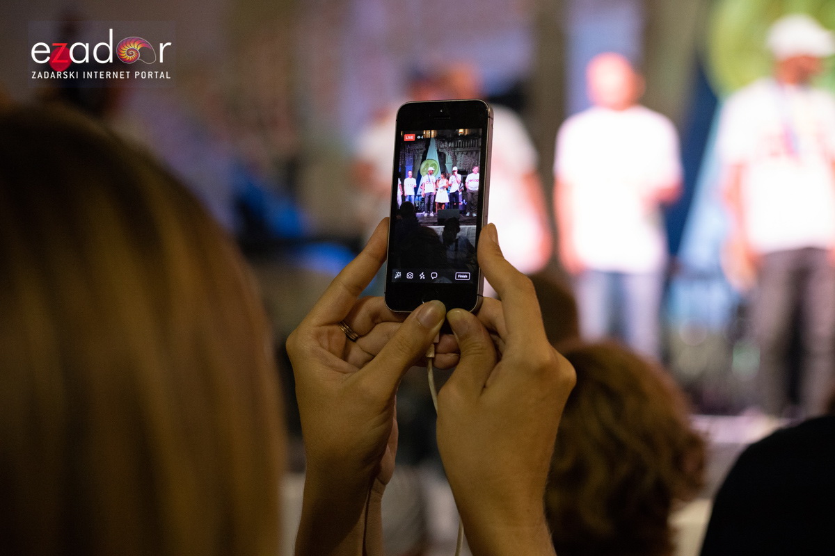 Svečani doček svjetskih prvaka Mihovila i Šime Fantele na Narodnom trgu Svečani doček svjetskih prvaka Mihovila i Šime Fantele na Narodnom trgu