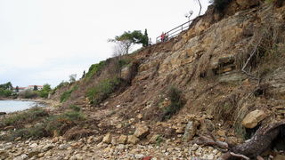 Zadar, 020912.
Nakon jucerasnjeg kisnog dana i danas se zbrajaju stete. Na arbanaskom setalistu Karma doslo je i do nekoliko odrona, a na jednom djelu ugrozena je setnica i sigurnost setaca.
Na fotografiji: prizor na mjestu odrona.
Foto: Jure Miskovic / C Zadar, 020912.
Nakon jucerasnjeg kisnog dana i danas se zbrajaju stete. Na arbanaskom setalistu Karma doslo je i do nekoliko odrona, a na jednom djelu ugrozena je setnica i sigurnost setaca.
Na fotografiji: prizor na mjestu odrona.
Foto: Jure Miskovic / C