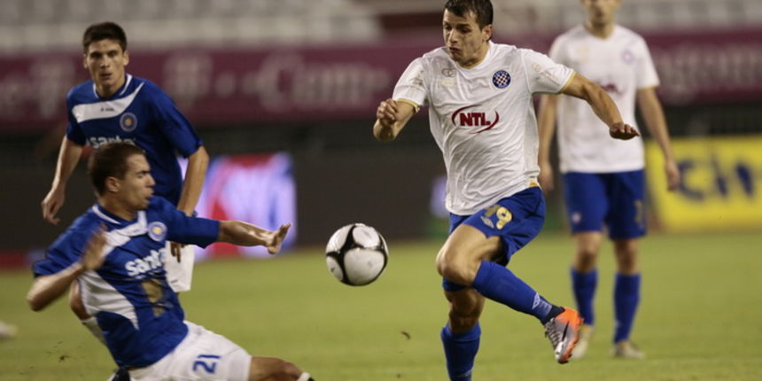 Split 220810. Stadion NK Hajduka u Poljudu 5. kolo HNL-a utakmica: NK Hajduk – NK Zadar Na fotografiji s lijeve strane: Ivan Snatini ( Zadar) i Anas Sharbini ( Hajduk) Foto: Vladimir Dugandzic / CROPIX Split 220810. Stadion NK Hajduka u Poljudu 5. kolo HNL-a utakmica: NK Hajduk – NK Zadar Na fotografiji s lijeve strane: Ivan Snatini ( Zadar) i Anas Sharbini ( Hajduk) Foto: Vladimir Dugandzic / CROPIX