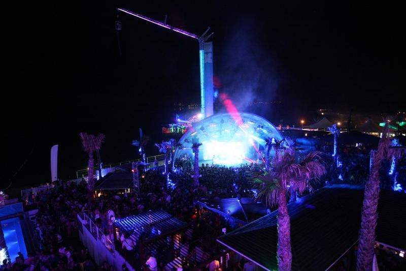 Plaza Zrce, cetvrti dan Hideout festivala privukao je nekoliko tisuca, ponajvise engleskih turista koji su se zabavljali u klubu Papaya. Photo: Luka Stanzl/PIXSELL Plaza Zrce, cetvrti dan Hideout festivala privukao je nekoliko tisuca, ponajvise engleskih turista koji su se zabavljali u klubu Papaya. Photo: Luka Stanzl/PIXSELL