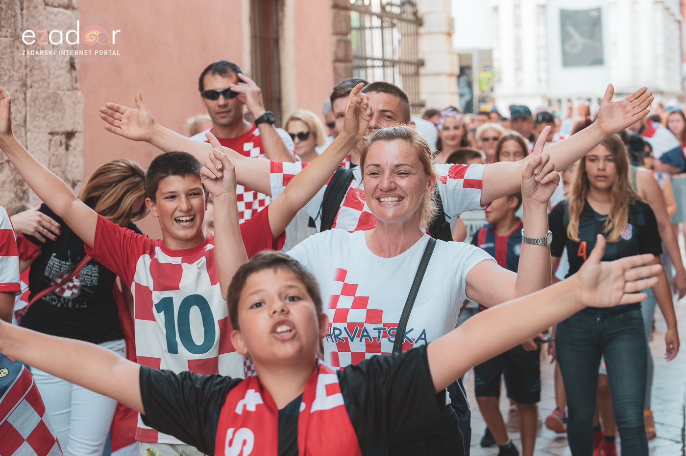 Zadar priredio čudesan doček svojim Vatrenim herojima (1)