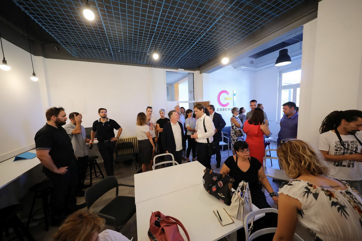 Otvoren CODE hub coworking prostor u Studentskom domu Sveučilišta u Zadru Otvoren CODE hub coworking prostor u Studentskom domu Sveučilišta u Zadru