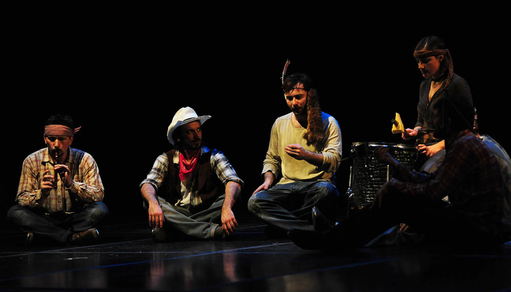 Zadar, 21.01.2013. snimio: Nenad Marčev
TEATAR EXIT, Zagreb
Saša Anočić
KAUBOJI
redatelj: Saša Anočić
igraju: Živko Anočić, Matija Antolić,
Hrvoje Barišić, Krunoslav Klabučar,
Rakan Rushaidat, Radovan Ruždjak i Ivana Rushaidat
izvan pre Zadar, 21.01.2013. snimio: Nenad Marčev
TEATAR EXIT, Zagreb
Saša Anočić
KAUBOJI
redatelj: Saša Anočić
igraju: Živko Anočić, Matija Antolić,
Hrvoje Barišić, Krunoslav Klabučar,
Rakan Rushaidat, Radovan Ruždjak i Ivana Rushaidat
izvan pre