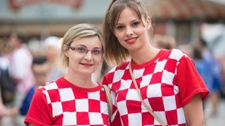 Hrvatski navijači okupirali Lens uoči utakmice s Portugalom, Photo: PIXSELL Hrvatski navijači okupirali Lens uoči utakmice s Portugalom, Photo: PIXSELL