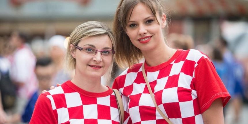 Hrvatski navijači okupirali Lens uoči utakmice s Portugalom, Photo: PIXSELL