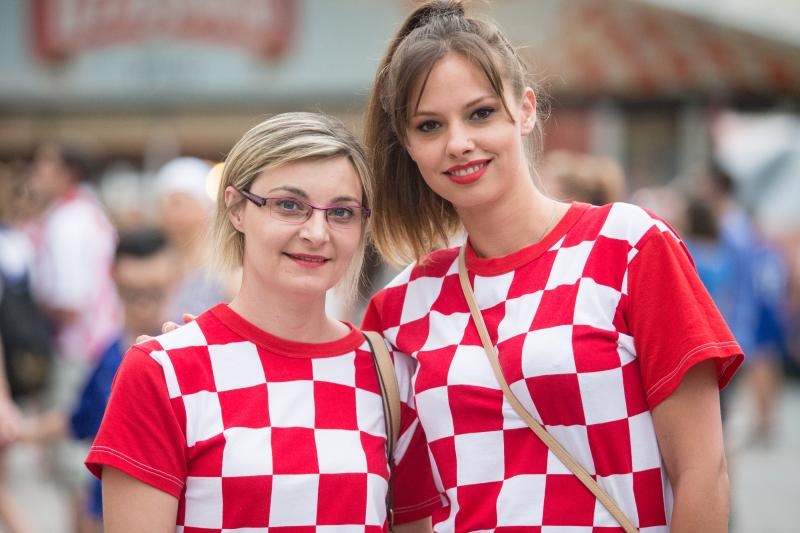 Hrvatski navijači okupirali Lens uoči utakmice s Portugalom, Photo: PIXSELL Hrvatski navijači okupirali Lens uoči utakmice s Portugalom, Photo: PIXSELL