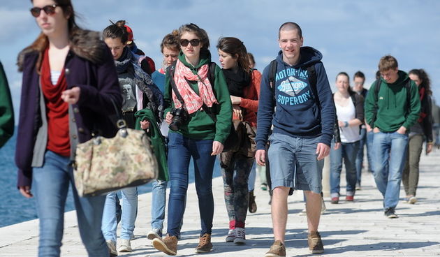 Zadar, 130313.
Zadrani su nakon gotovo tjedan dana kise i ruznog vremena docekali prekrasan suncani dan. Temperatura zraka u 11h iznosila je 13 stupnjeva celzijusa.
Foto: Luka Gerlanc / CROPIX
