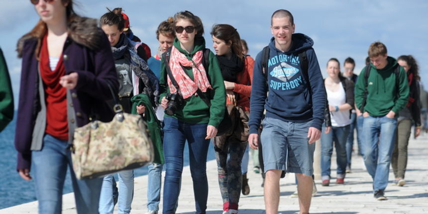 Zadar, 130313.
Zadrani su nakon gotovo tjedan dana kise i ruznog vremena docekali prekrasan suncani dan. Temperatura zraka u 11h iznosila je 13 stupnjeva celzijusa.
Foto: Luka Gerlanc / CROPIX