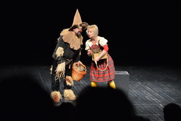 U Kazalištu lutaka Zadar odigrana je predstava “Čarobnjak iz Oza” u režiji Dražena Ferenčine. Foto: Iva Perinčić U Kazalištu lutaka Zadar odigrana je predstava “Čarobnjak iz Oza” u režiji Dražena Ferenčine. Foto: Iva Perinčić