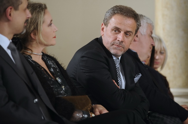 Zagreb, 031209.
Muzej Mimara, Rooseveltov trg.
Humanitarna modna revija hrvatskih modnih dizajnera ‘Zajedno protiv raka’. Uz profesionalne manekenke reviju su nosili Andrija Hebrang, Vesna Pusic, Vesna Skare Ozbolt, Ivo Josipovic i Nadan Vidosevic.
Na fot Zagreb, 031209.
Muzej Mimara, Rooseveltov trg.
Humanitarna modna revija hrvatskih modnih dizajnera ‘Zajedno protiv raka’. Uz profesionalne manekenke reviju su nosili Andrija Hebrang, Vesna Pusic, Vesna Skare Ozbolt, Ivo Josipovic i Nadan Vidosevic.
Na fot