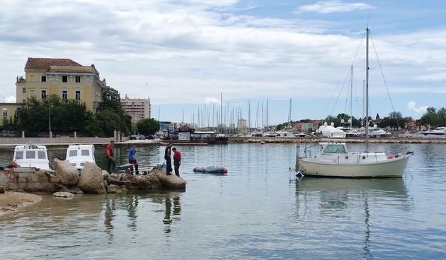 Srušen bespravno sagrađen Škulićev mulić na Brodarici
