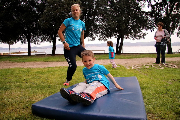 Sportska manifestacija za djecu “1000 koraka kroz 1000 ulica” SŠ “Loptica” Sportska manifestacija za djecu “1000 koraka kroz 1000 ulica” SŠ “Loptica”