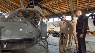 U Zracnoj bazi Zemunik odrzana je prezentacija pocetka letacke obuke na helikopterima OH-58D Kiowa Warrior koji su donacija americke vojske. Prezentaciji je naocio ministar obrane RH Damir Krsticevic koji je sudjelovao u trenaznom letu