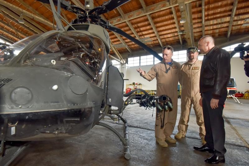 U Zracnoj bazi Zemunik odrzana je prezentacija pocetka letacke obuke na helikopterima OH-58D Kiowa Warrior koji su donacija americke vojske. Prezentaciji je naocio ministar obrane RH Damir Krsticevic koji je sudjelovao u trenaznom letu